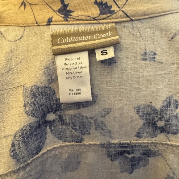 Cold water Creek size small up cycle, thin jacket - Picture 4 of 4